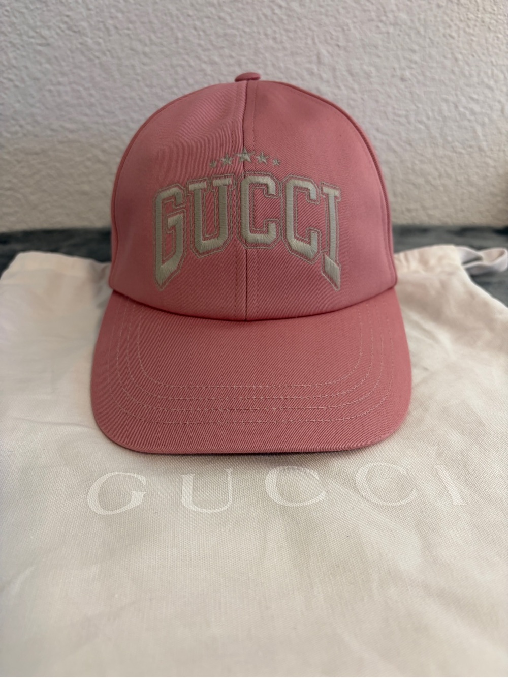 NWT Unisex Gucci Embroidered Logo Baseball Cap Hat Pink Size Medium (58cm)